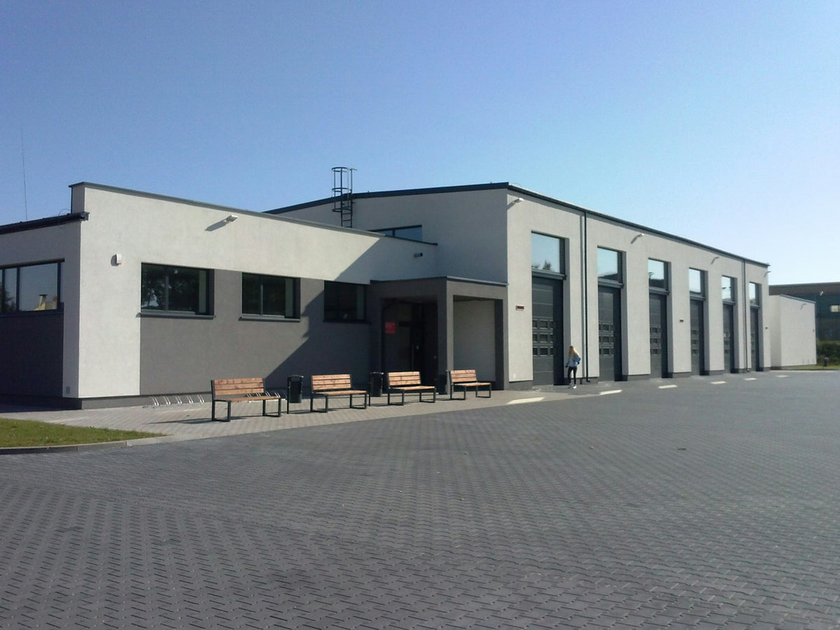 Faster Delivery Through Dual-Warehouse Setup